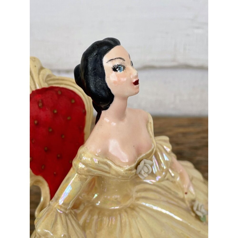 Vintage 1960s Ceramic Glam Lady Trinket Box On a Chair - Picture 13 of 16